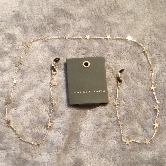 Quay Australia sunnies necklace chain holder star